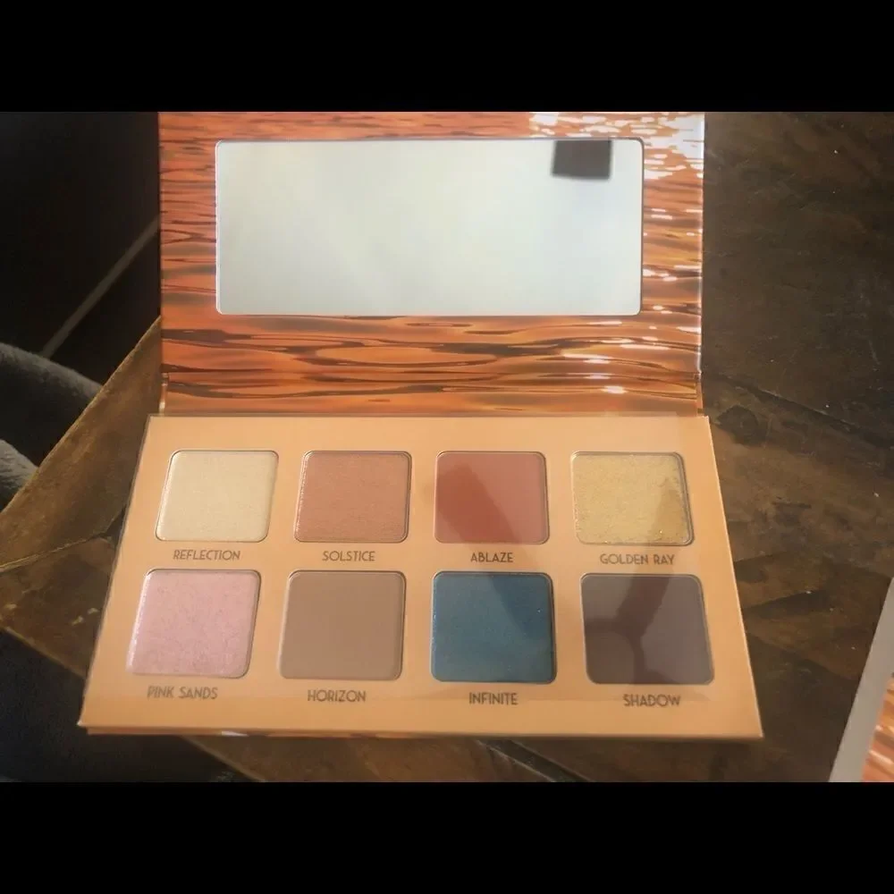 NWT. Golden Hour mango butter eyeshadow palette